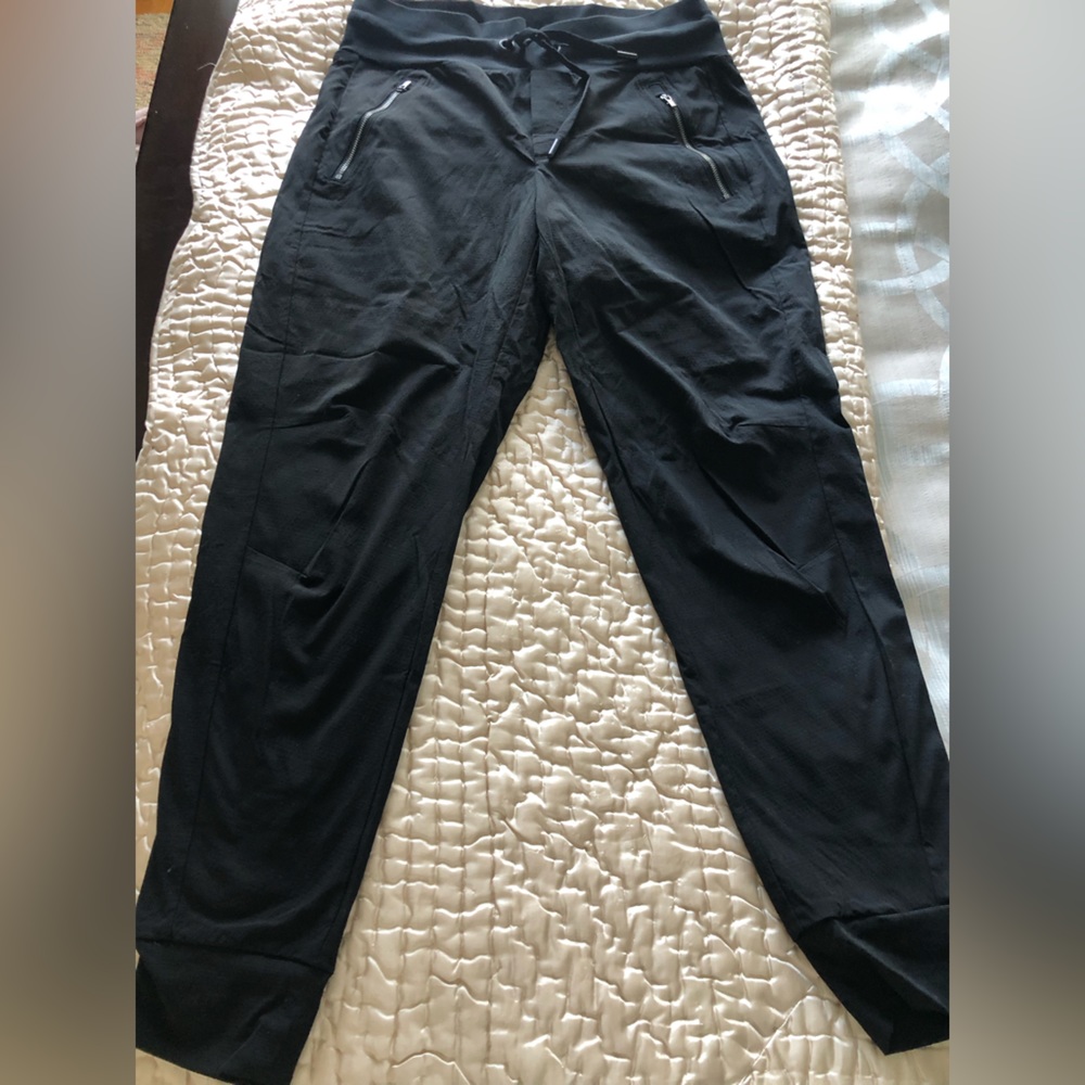 Athleta Trekkie north jogger size 2. Worn twice. EUC.